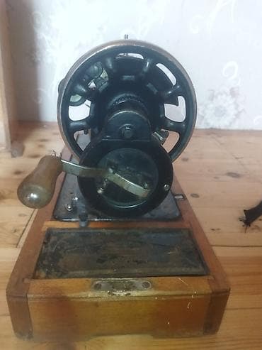 antik pullar: Məhsul: Mexaniki tikiş maşını (köhnə model, dekorativ işləmələr ilə) — 6