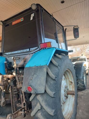 Qoruyucu plyonka və şüşələr: Belarus 1221 traktor - Güclü 6 silindrli dizel mühərrik (yanlardan — 7