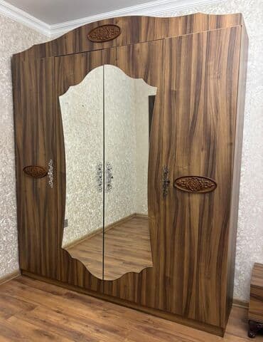 qara qarayev tibb kurslari: Qarderob, paltar dolabı — 1