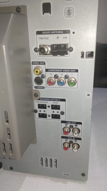 Динамики и колонки: 3800 W Güclü səs sistemi . 2 Basoviki və 2 Səs Kalonkaları Aux — 7