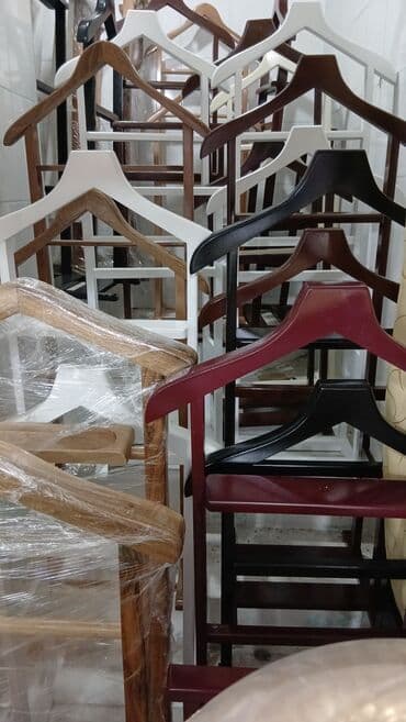 вешалка для брюк и рубашек напольная: Bu, paltarların səliqəli saxlanması üçün nəzərdə tutulmuş taxta — 6