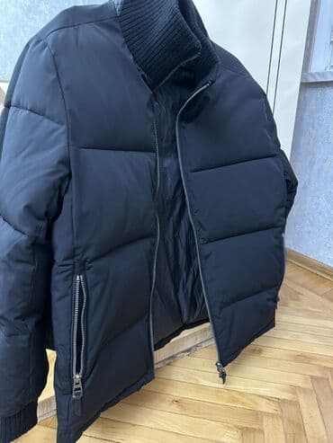 Tom Ford Model Kurtka Tər Təmiz Geyinilməyib 180 Manata Alınıb lalafo.az -da Tom Ford Model Kurtka Tər Təmiz Geyinilməyib 180 Manata Alınıb