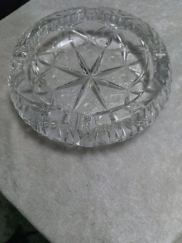 Büllur kül qabı - Material: qalın, şəffaf büllur/şüşə - Dizayn: üst