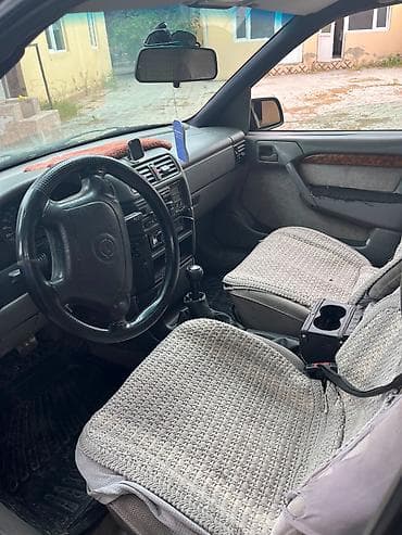 xac: Opel Vectra: 1.8 l | 1995 il 700000 km Sedan — 4