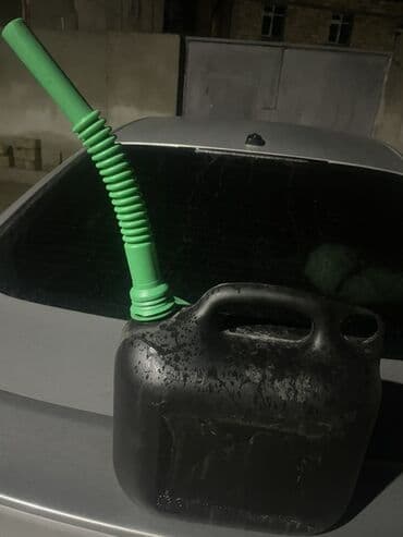 ölüxana.kom: Benzin/Dizel üçün plastik kanistr - Həcm: təxminən 5 litr (kompakt — 1