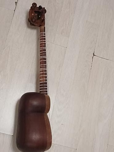 tar qabı: Tar – Azərbaycan milli simli musiqi aləti Xüsusiyyətlər: - Korpus — 2