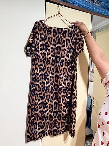 qisa donlar: Leopard printli qadın paltarı - Model: Sadə, düz kəsim; qısa qollu - — 2