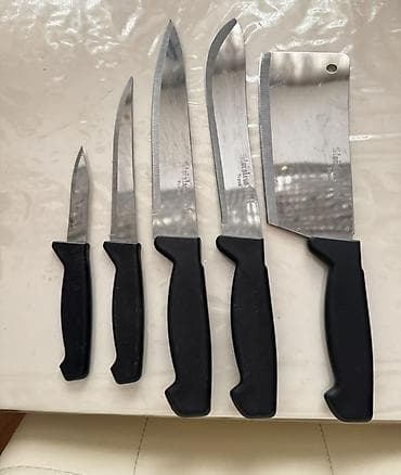 Mətbəx bıçaqları dəsti – 5 parça Xüsusiyyətlər: - Paslanmayan