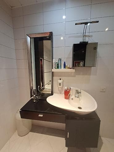 Modern vanna otağı üçün lavabo və mebel dəsti - Asimmetrik dizaynlı