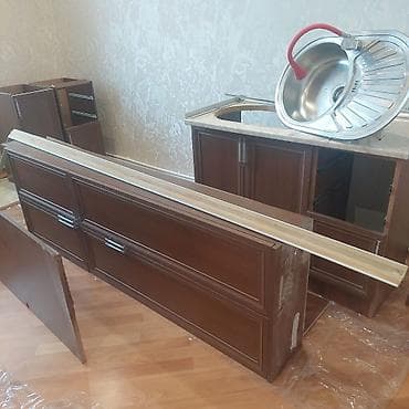 saç moyka: Mətbəx mebeli 250 AZN❗Moyka üstündə verilir.Sökülü vəziyyətdədir — 3