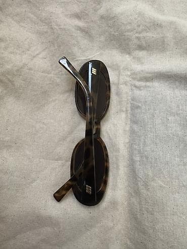 prada eynek: Le Specs gün eynəyi - Model: Le Specs (logolu qol hissəsində görünür) — 2
