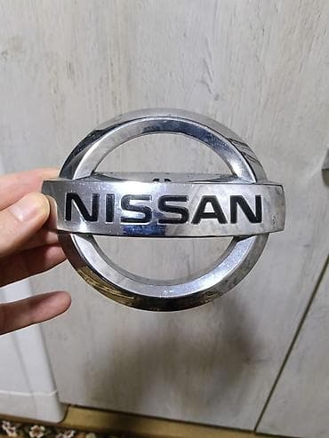 Nissan ön panjur emblemi - Orijinal dizayna uyğun, xrom rəngli Nissan