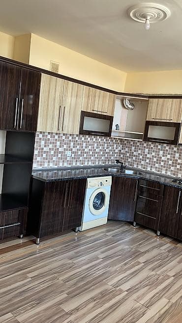 berde ev: Xırdalan 8 saylı məktəbin yanı 9/6 mertebesinde 2 otaqli ev 450 azn — 6