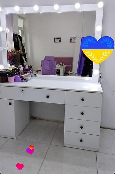 Makiyaj üçün masa, Güzgülü