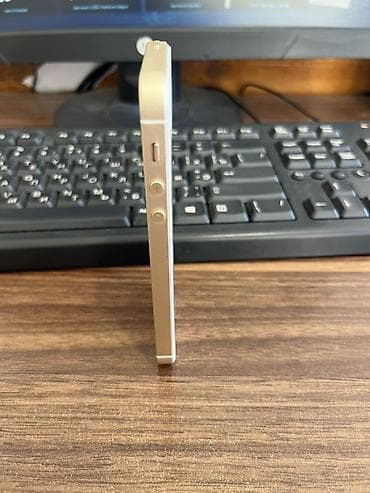 dubai iphone 13: IPhone SE, 64 GB, Qızılı, Barmaq izi — 3