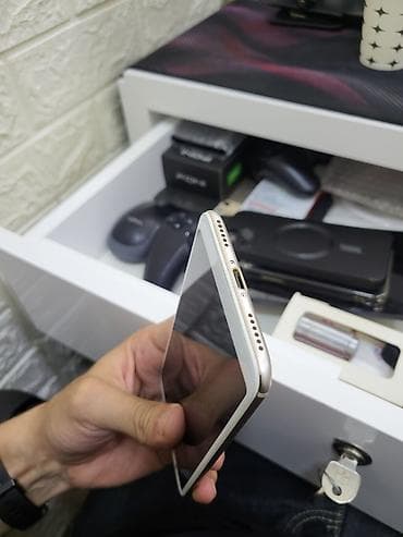 Xiaomi Mi A2, rəng - Qızılı, 
 İki sim kartlı — 5