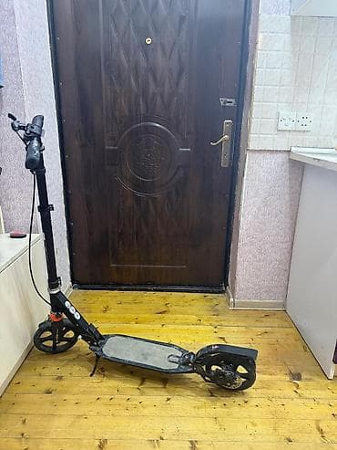 Skuter qatlanır,boya görə böyüdüb-kiçiltmək olur.Real alıcıya endirim