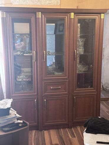 parça dolab: Şüşəli dolab vitrini — 1