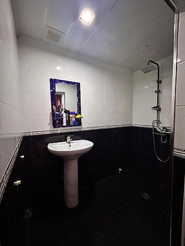 anaskinde heyet evleri: Ev Xırdalanda Mehdi Hüseynzadə küçəsində,3nömrəli məktəbin yanında 12 — 7