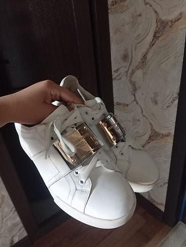 rende: Dolce & Gabbana kişi/kadın krossovkası – ağ dəri, ikonaik metal — 2