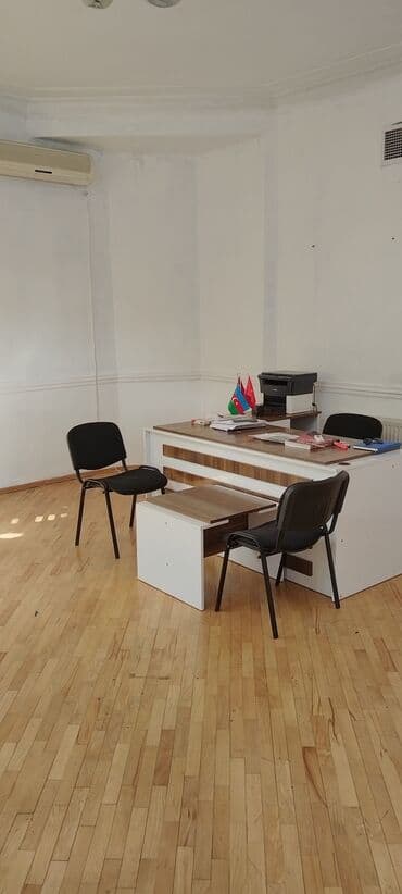 Elmlər metrosunun yaxınlığında yerləşən 160 kv.m sahəsi olan 6 otaqlı