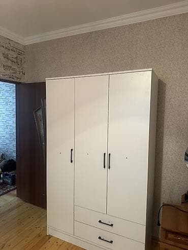 Ağ rəngli 3 qapılı paltar şkafı - Minimalist dizayn, düz xətlər və