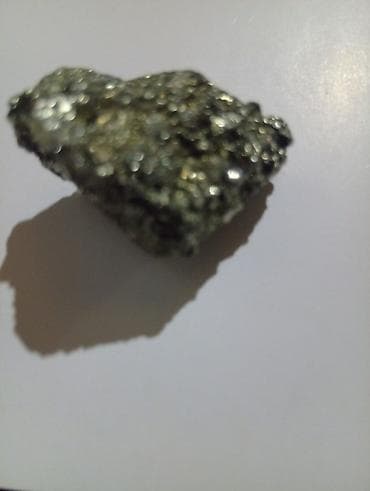 Metallic parıltılı mineral nümunəsi - Rəng: gümüşü-boz, güclü metalik lalafo.az -da Metallic parıltılı mineral nümunəsi - Rəng: gümüşü-boz, güclü metalik