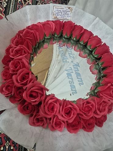 kepenek sekilleri: Gül çələngi ilə aynalı buket - Tərkib: Dairəvi formada güllərlə — 4