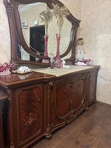 ucuz vitrin: Vaxdinda çox baha alınıb ela vəziyyətdədir Qonaq otağı üçün klassik — 3