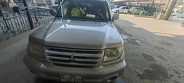 lider diskleri: Mitsubishi Pajero ıo 2002 1.8 (5 qapı) – gümüş rəngdə kompakt — 2