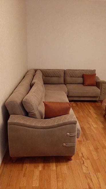 SvncKünc divan 350 azn.Açılır,2 tərəfində də baza var.Ölçü:3.20×2.10