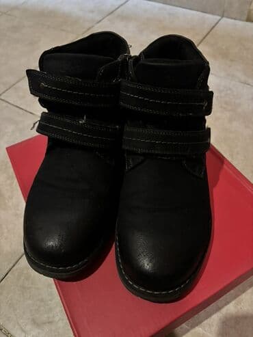 Daewoo: Uşağ üçün botinka 10 azn
37 razmer
Problemi yoxdur — 1