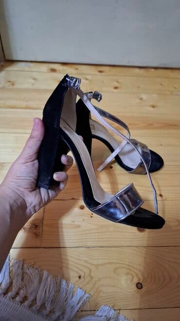 parca krasofkalar: 50 manata alinib. 1 2 defe toya geynilib yeni kimidir. - Rəng: qara — 4