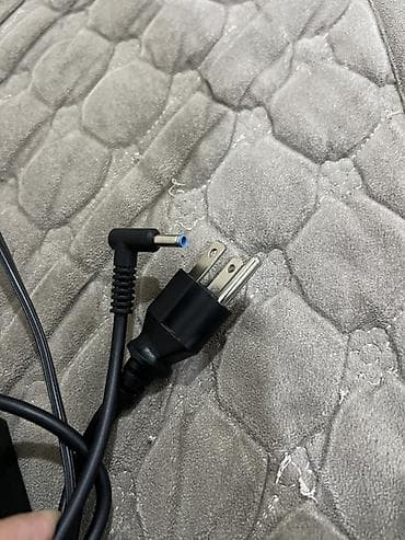 Комплектующие для ПК и ноутбуков: Noutbukun uzerinde gelende orginaldi cox az istifade olunub bes elemir — 2