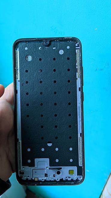Xiaomi Redmi (arxa qapaqda “Redmi by Xiaomi” yazısı olan model) — 2