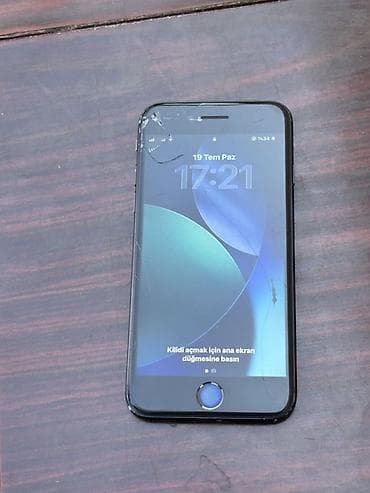 iphone 2020: IPhone SE 2020, Qara, Qırıq — 1