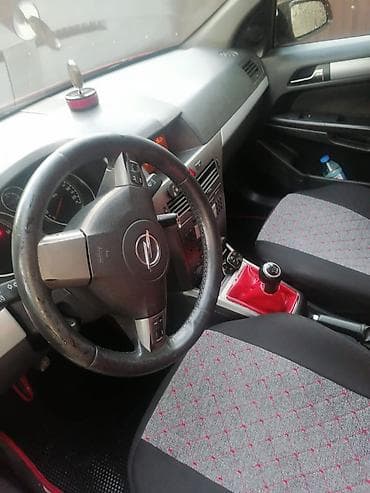 manitor opel: Opel Astra H hatchback - Kuzov: 5 qapılı hatchback, parlaq qırmızı — 4
