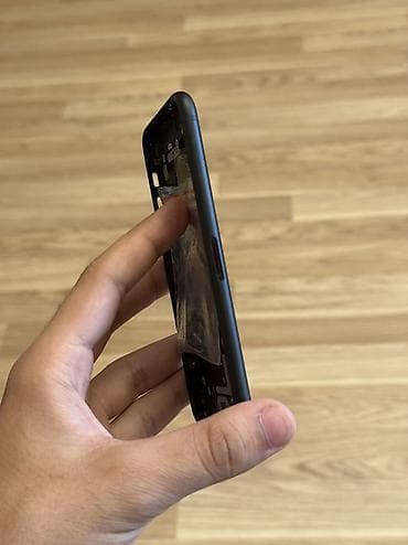 IPhone 5 korpusu ideal vəzyətdədir təmiz korpusdu bütün detalları var — 4