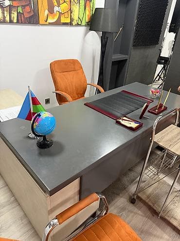 Ofis mebeli dəsti - İş masası: Geniş iş səthi olan, tünd boz üstlü — 2