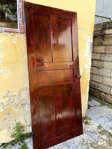 Taxta qapi, biri 25 azn, 5 ededdir,temiz taxtadır . Unvan : Yasamal — 6