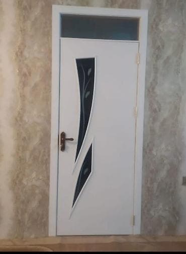 qapi dekoru: Müasir dizaynlı otaq qapısı - Model: Şüşə dekorlu asimmetrik kəsimli — 2