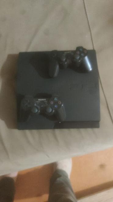 Sony PlayStation 3 (PS3) Slim oyun konsolu + sarj kabeli