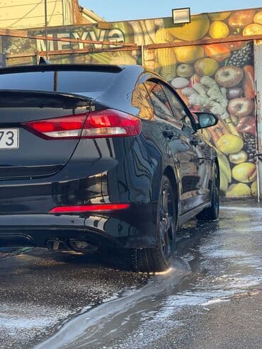 kia ceed 2010: Hyundai Elantra: 0.2 l | 2017 il Sedan — 6