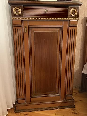 Klassik üslubda tam yataq otağı dəsti Komplekt: - Geniş ikinəfərlik — 4