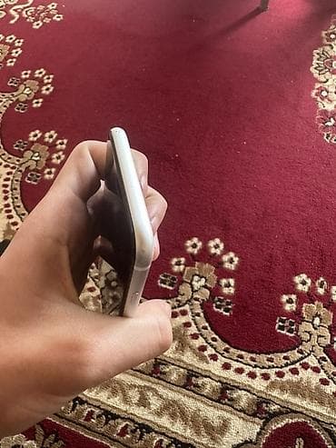 256 gb telefonlar: IPhone SE 2022, 128 GB, Ağ, Qırıq, Face ID — 2