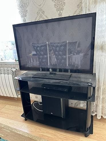 ref: Düz TV altlığı, Polkalı, Şüşəli — 1