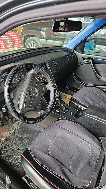 Aksesuarlar və tüninq: Mercedes-Benz sedan - Korpus: qara rəng, klassik Mercedes radiator — 2