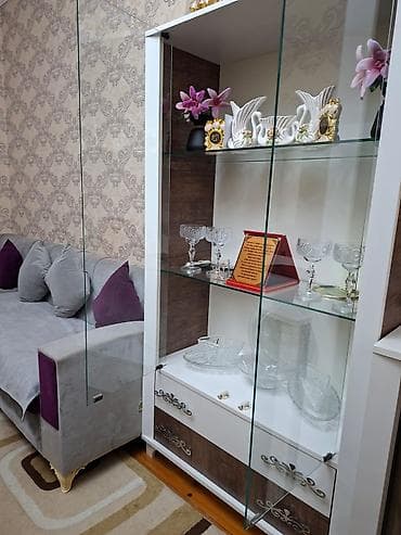 Endirim olacağ!!!!!! Vitrin şkaf dəsti - Dizayn: Ağ və qəhvəyi taxta