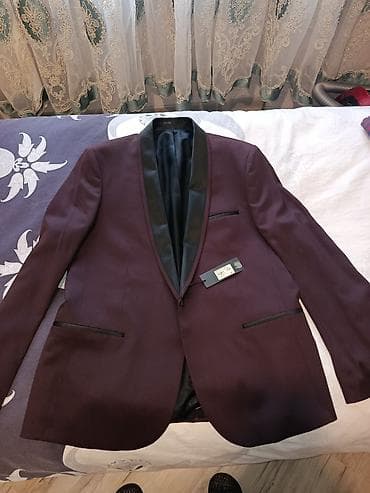 Baş geyimləri: Tünd bənövşəyi (şərab rəngi) frak tipli pencək - Model: klassik — 1