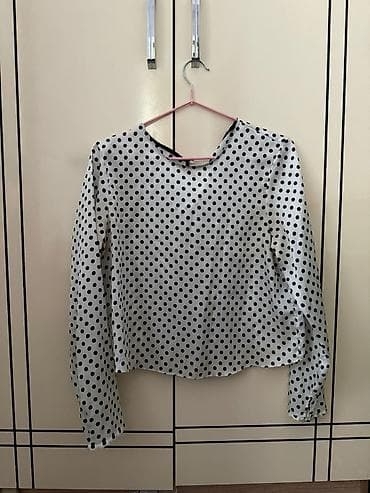 rende: Qadın geyim dəsti – 3 parçadan ibarət 1) Qara şifon bluz - Qısaqol — 4